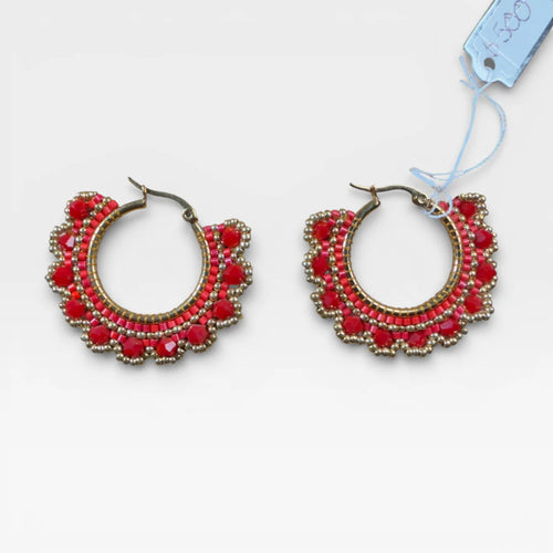 Aretes de Chaquira Rojos y Oro con Diseño de Abanico Wixárika.