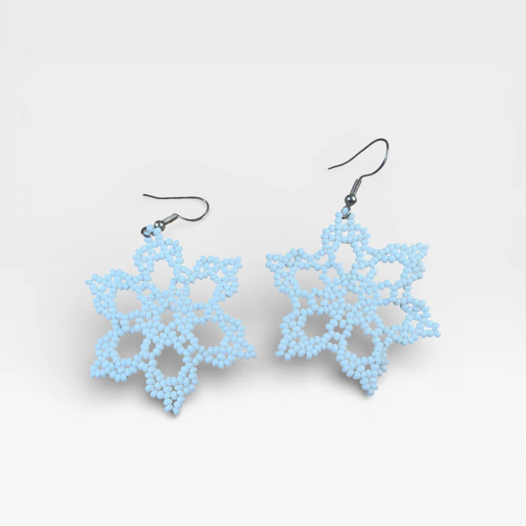 Aretes Huichol de Chaquira Azul Cielo, Diseño de Estrella Calada.