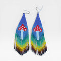 Aretes de chaquira Huichol azules con vibrante hongo rojo y blanco