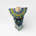 Collares Huichol, vibrante azul, verde y amarillo con patrones geométricos y flores.