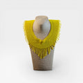 Collar Wixárika de chaquira, amarillo vibrante, con malla y flecos en cascada.