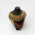 Collar Pechera Huichol de chaquira, diseño geométrico multicolor y negro con flecos.