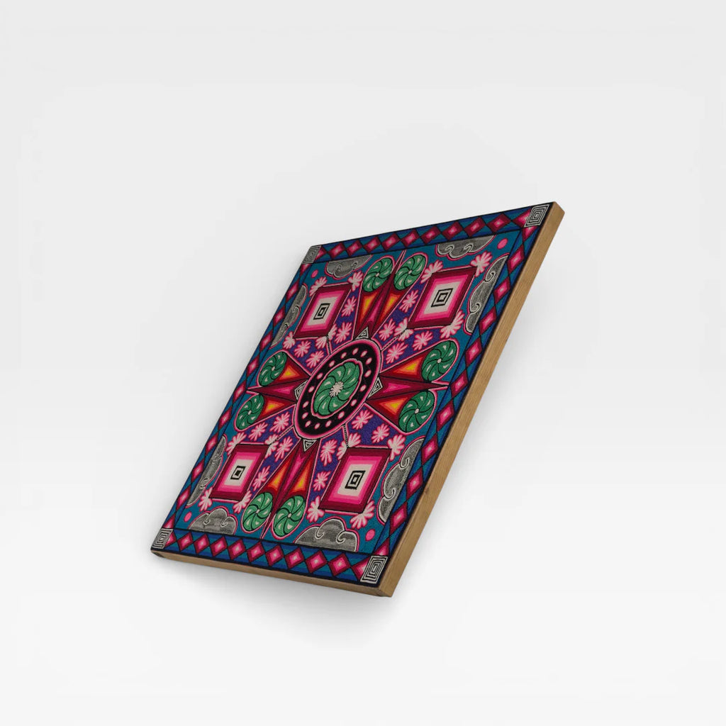 Cuadros de Arte Huichol con Chaquira: Diseño Geométrico Azul, Rosa y Verde