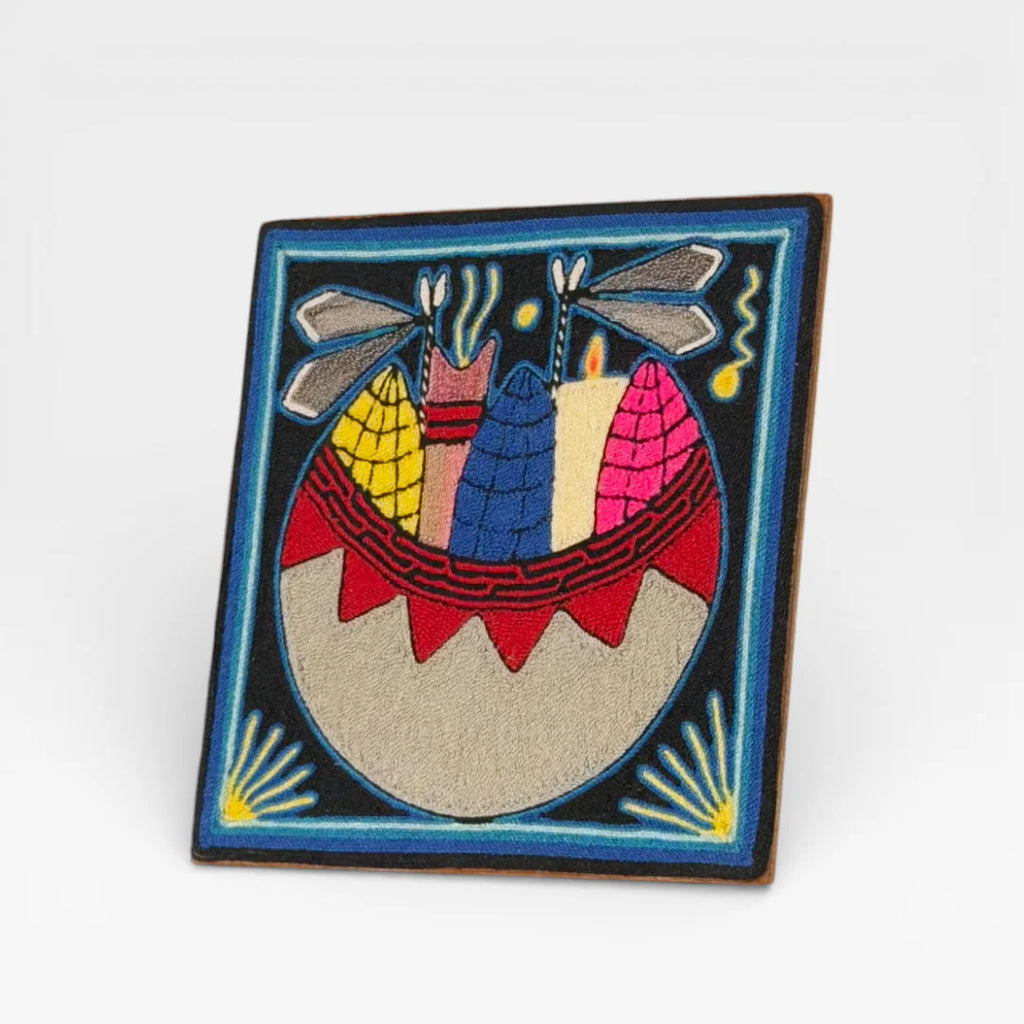 Cuadros Arte Huichol de Chaquira: Libélulas, Ofrendas y Patrón Geométrico Negro, Azul y Rojo.