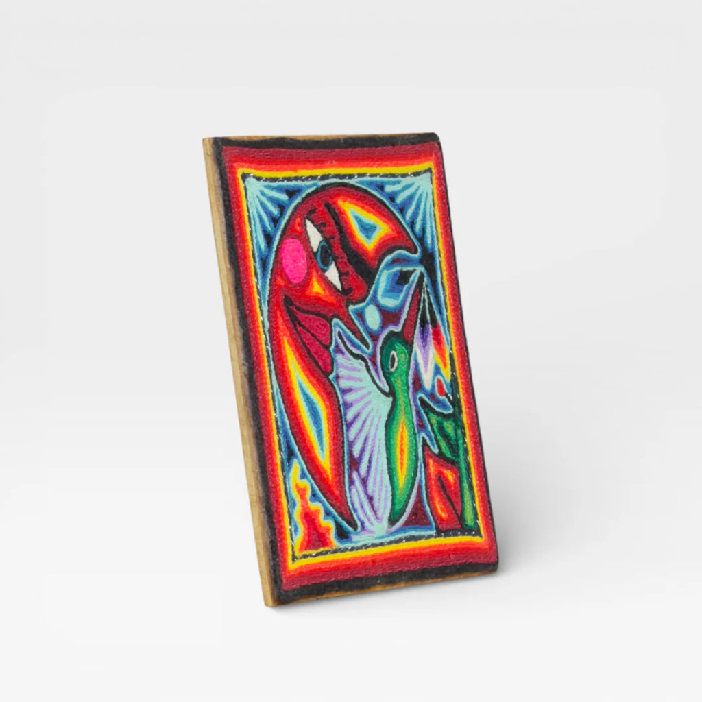 Cuadros Arte Huichol: Ave Roja y Verde con Fondo Azul, Patrón Geométrico
