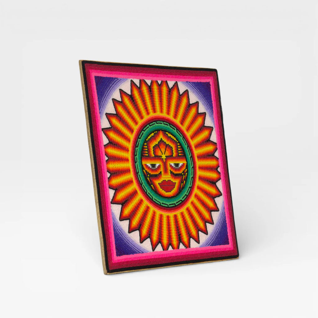 Cuadro Arte Huichol de Chaquira: Rostro Solar Amarillo Naranja Fucsia, Diseño Radiante