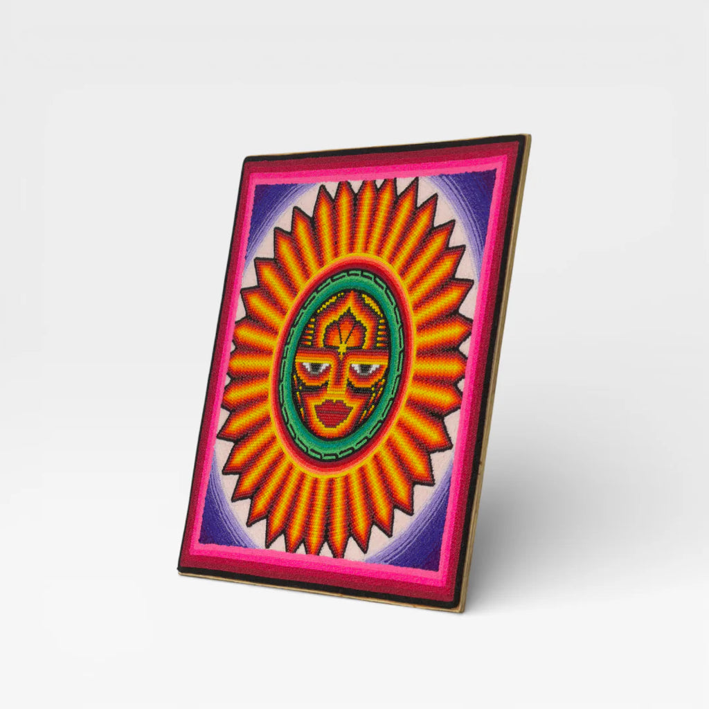 Cuadro Arte Huichol de Chaquira: Rostro Solar Amarillo Naranja Fucsia, Diseño Radiante