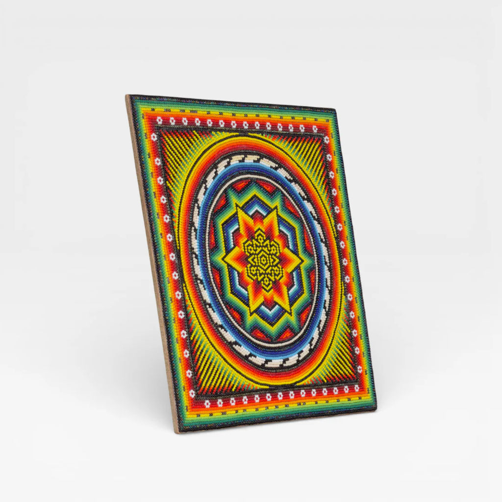 Cuadro Arte Huichol Chaquira: Amarillo, Rojo, Azul, Patrón Mandala Geométrico