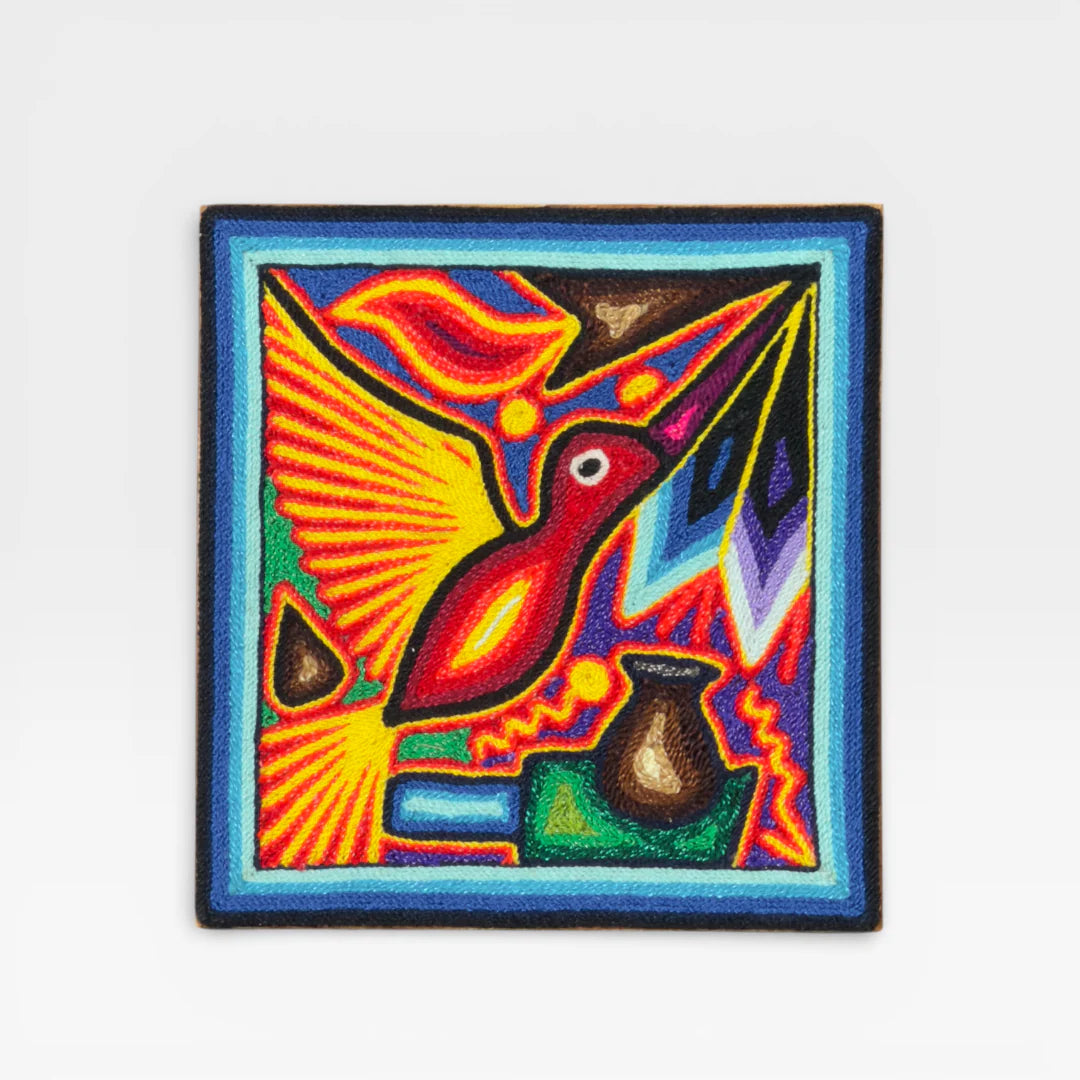 Cuadro Arte Huichol Wixárika: Colibrí Rojo, Amarillo y Azul Patrón Geométrico