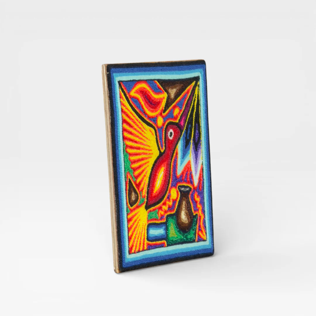 Cuadro Arte Huichol Wixárika: Colibrí Rojo, Amarillo y Azul Patrón Geométrico