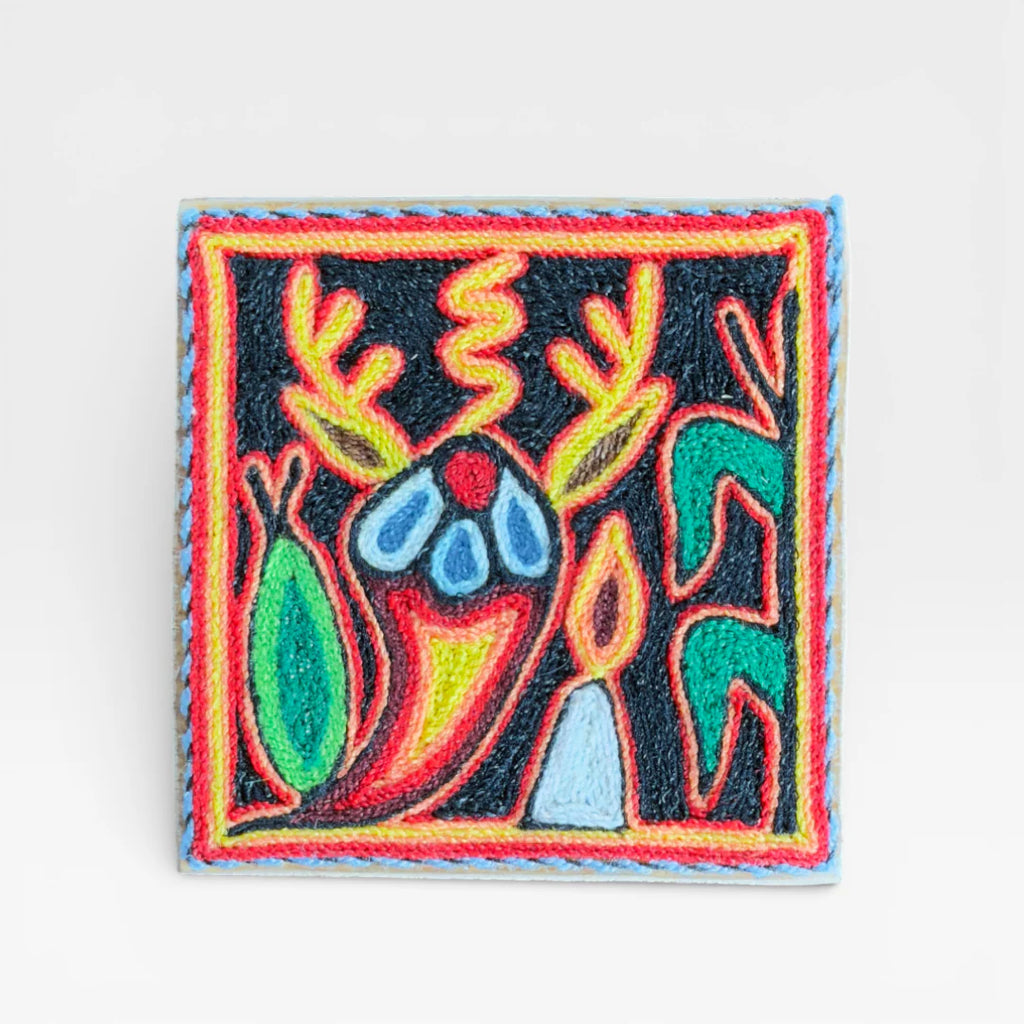 Cuadros Arte Huichol: Venado Mítico Rojo, Amarillo y Negro con Diseño Simbólico Wixárika.