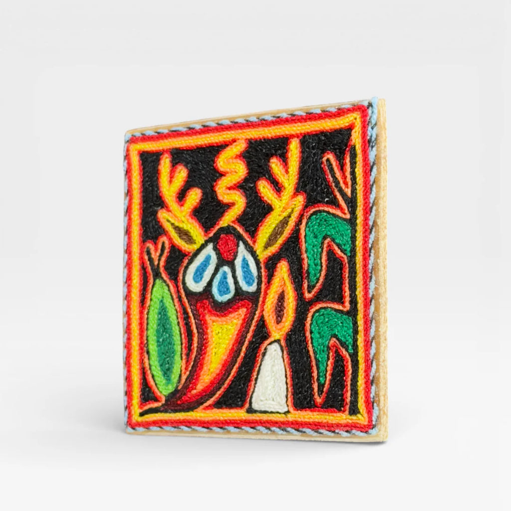 Cuadros Arte Huichol: Venado Mítico Rojo, Amarillo y Negro con Diseño Simbólico Wixárika.