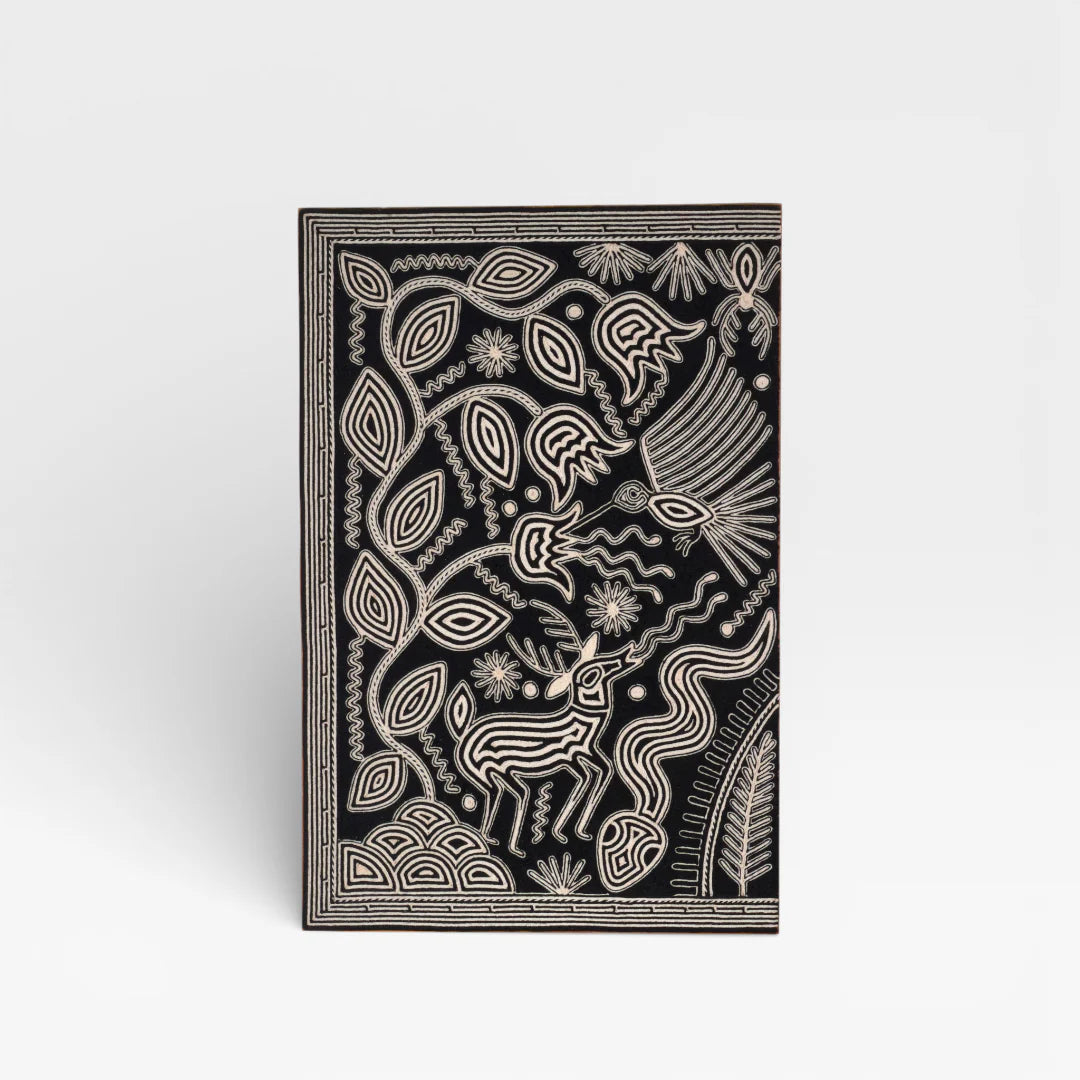 Cuadros Arte Huichol de Chaquira Negro y Crema: Venado, Águila y Shamán Wixárika.