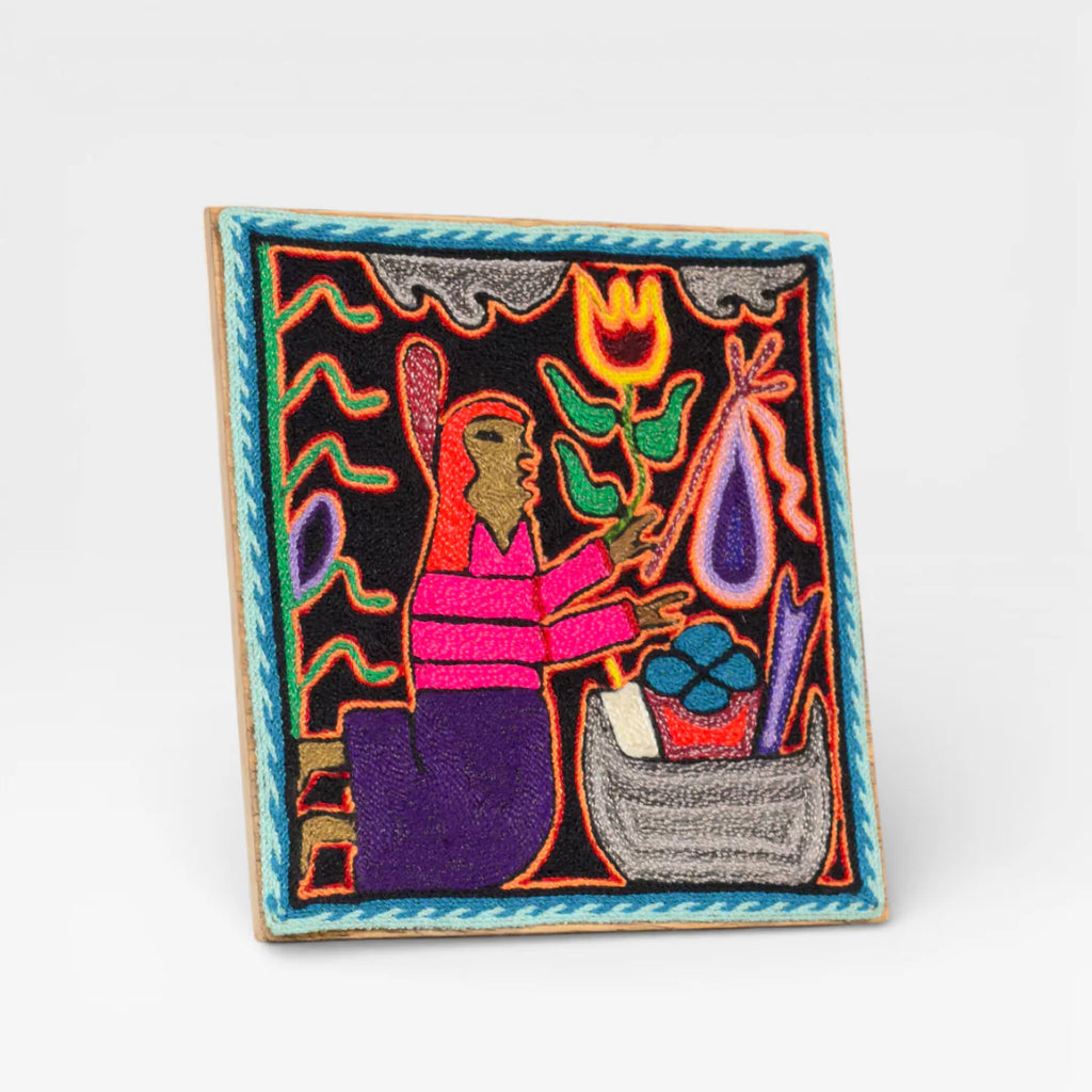 Cuadros Arte Huichol: Mujer Ofrenda, Negro, Rosa y Morado, Patrón Ondulado