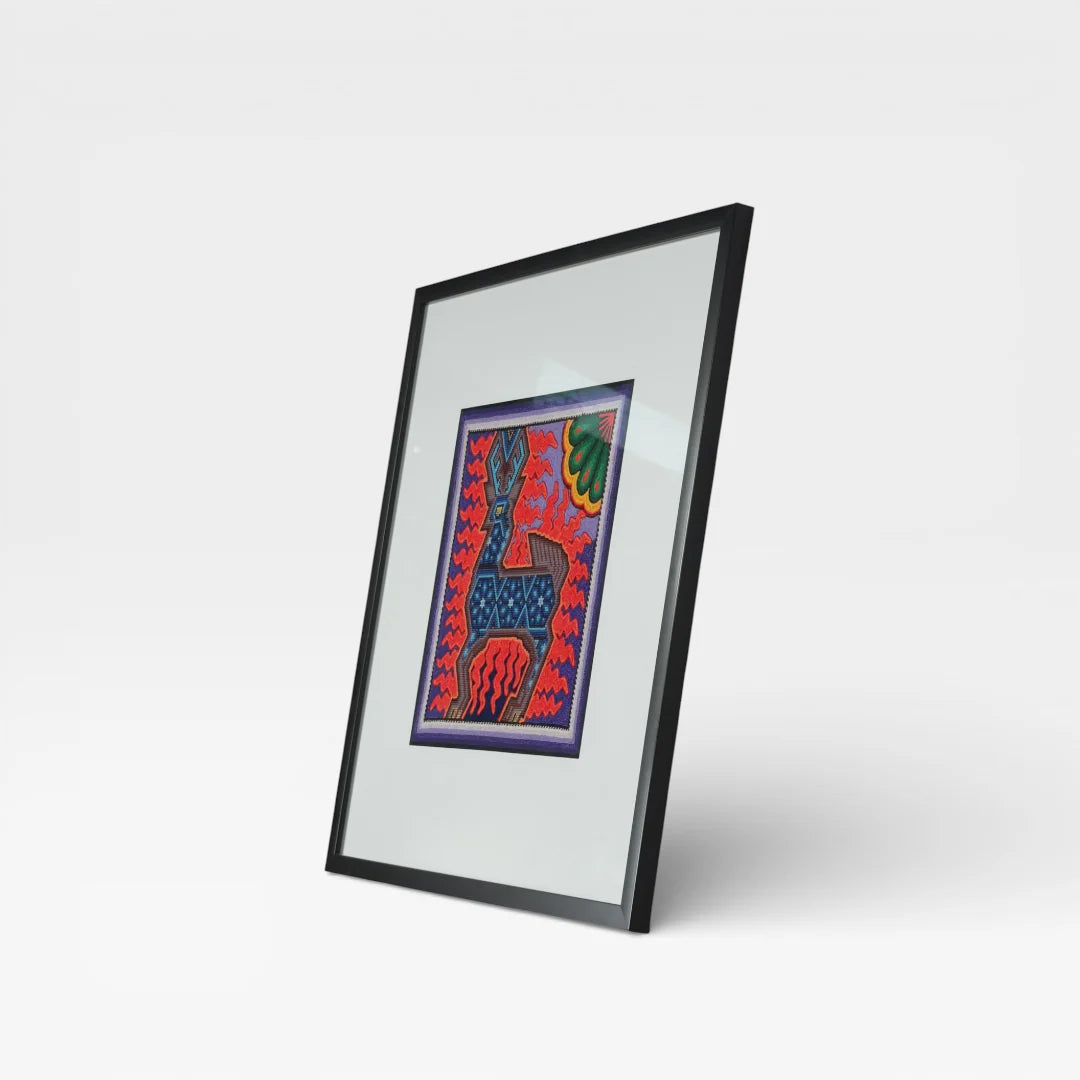 Cuadro Arte Huichol: Venado Azul, Rojo y Naranja con Patrón Geométrico