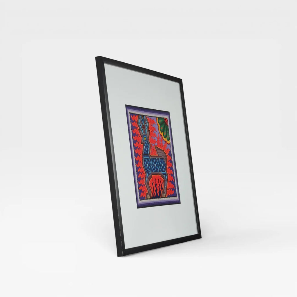 Cuadro Arte Huichol: Venado Azul, Rojo y Naranja con Patrón Geométrico