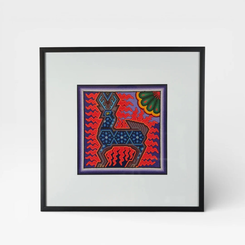 Cuadro Arte Huichol: Venado Azul, Rojo y Naranja con Patrón Geométrico