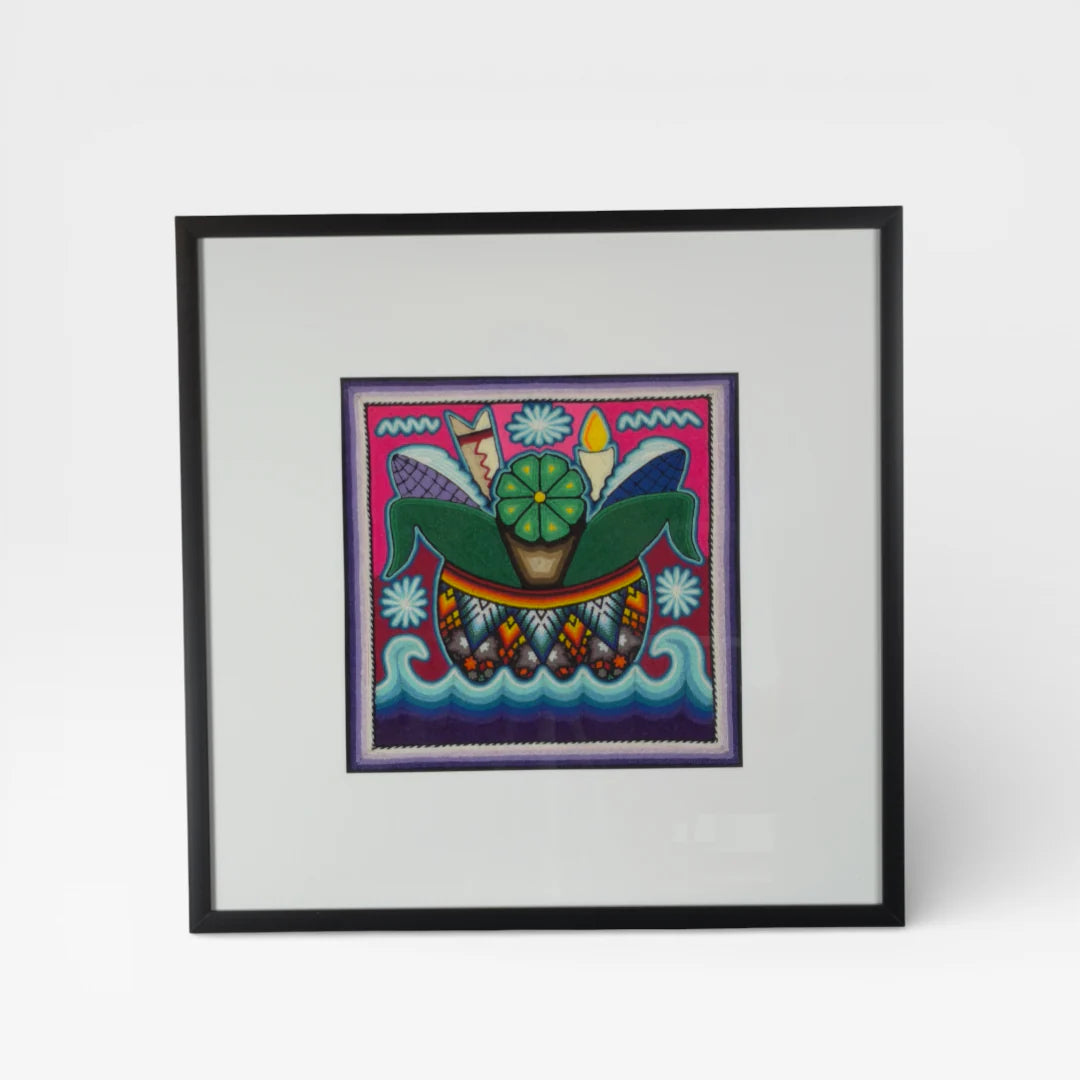Cuadro Arte Huichol Chaquira: Motivo Floral Rosa Verde con Ondas Moradas
