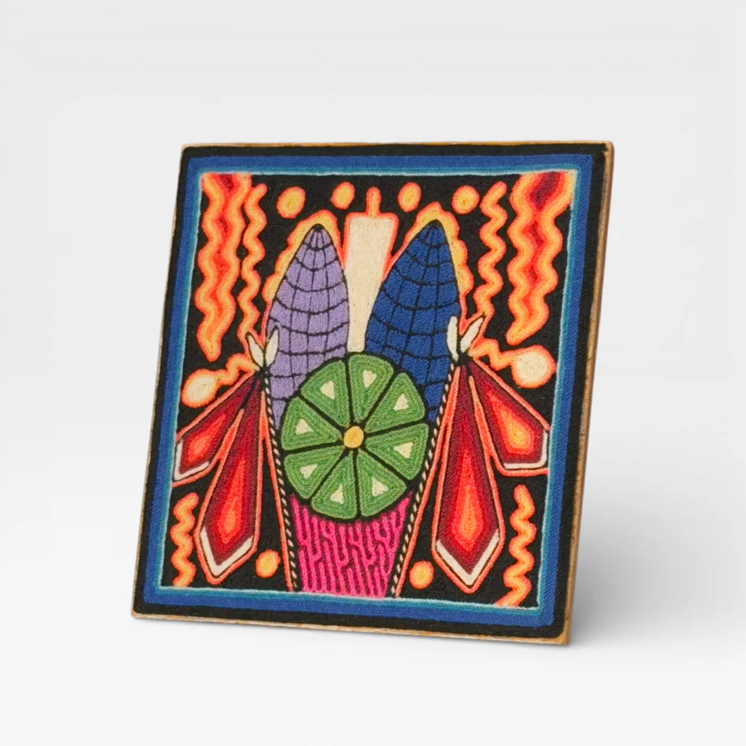 Cuadro de Arte Huichol: Maíz y Peyote, Verde Morado Rojo, Diseño Simbólico