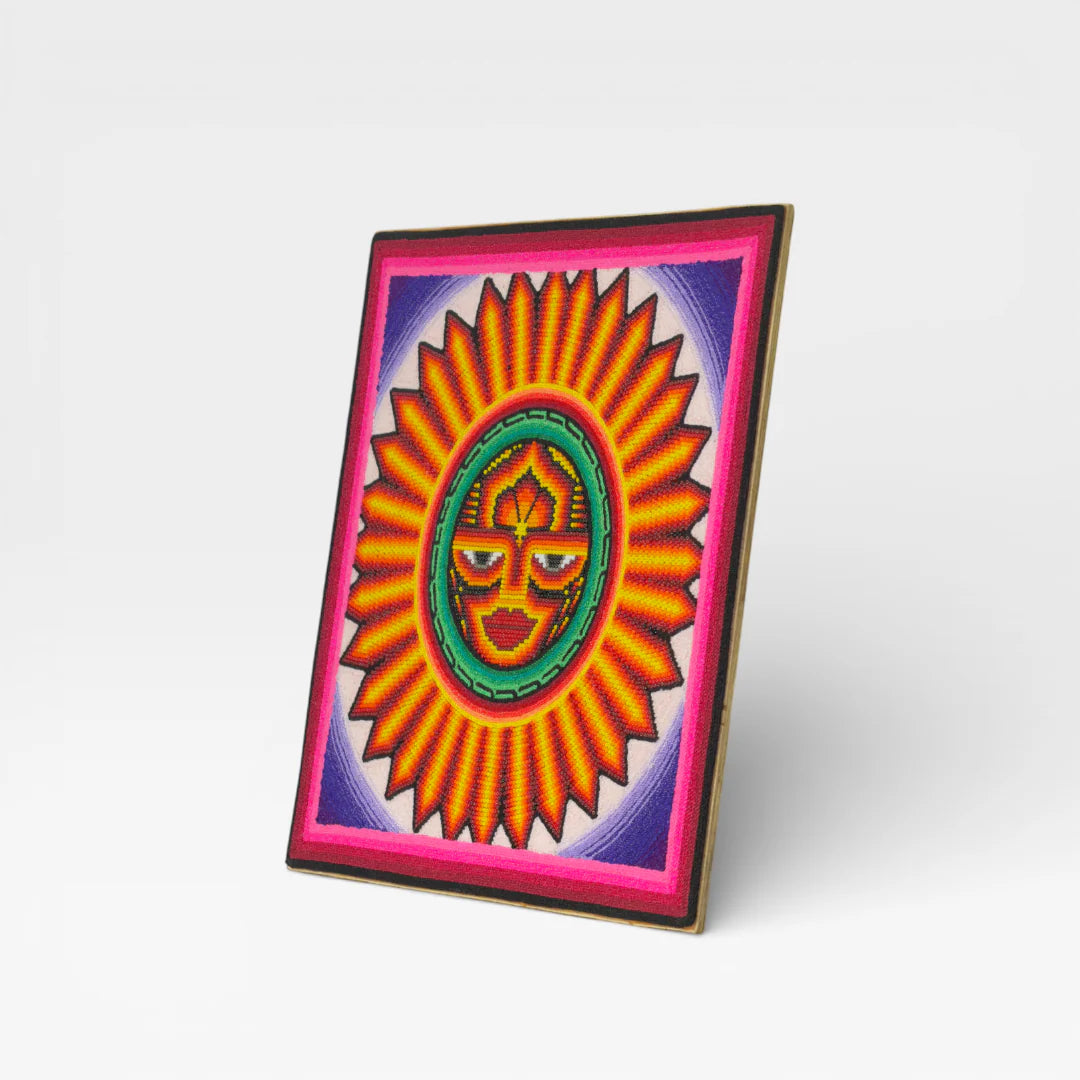 Cuadro de Arte Huichol con Chaquira: Sol Radiante Amarillo, Rojo, Fucsia.