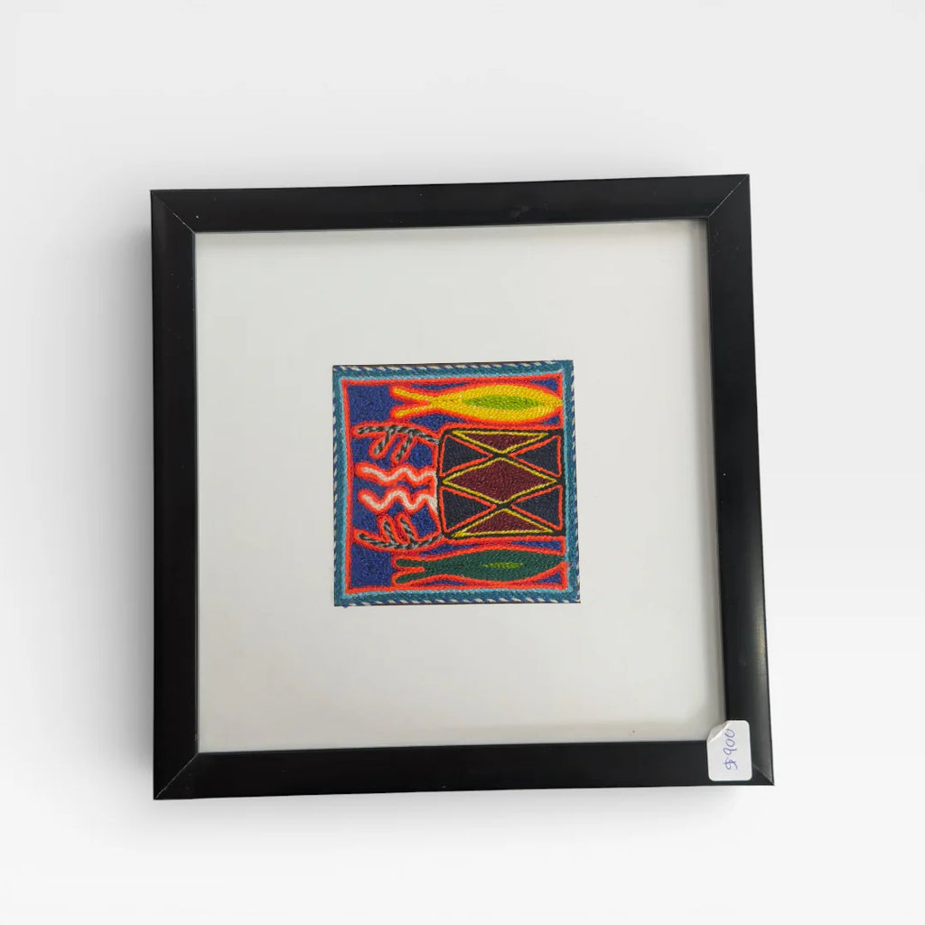 Cuadro de Arte Huichol con Chaquira: Símbolos Ancestrales Azul, Rojo y Amarillo