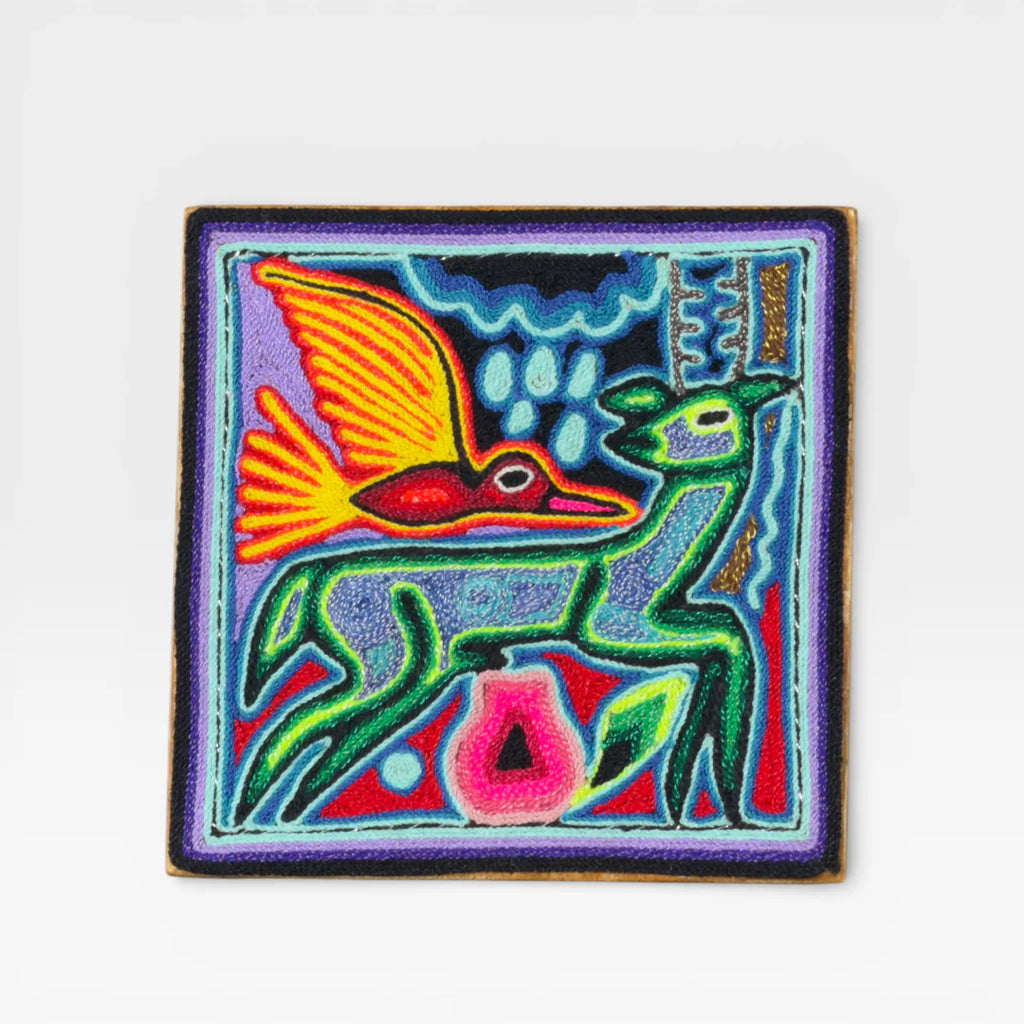 Cuadro de Chaquira Huichol: Venado y Ave, Arte Azul, Verde y Naranja Geométrico