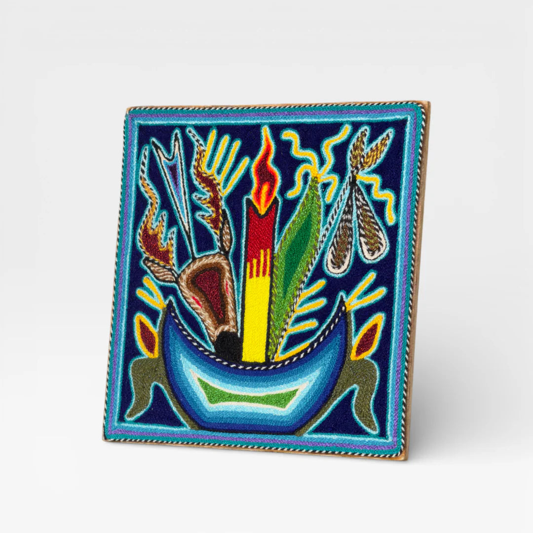 Cuadro de Chaquira Huichol: Venado, Vela y Ofrenda Ritual Azul, Amarillo y Rojo