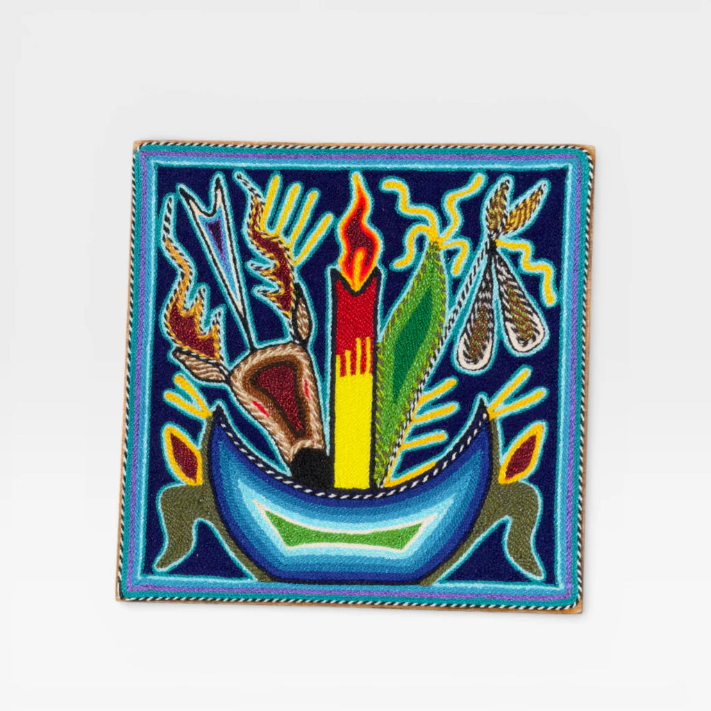 Cuadro de Chaquira Huichol: Venado, Vela y Ofrenda Ritual Azul, Amarillo y Rojo
