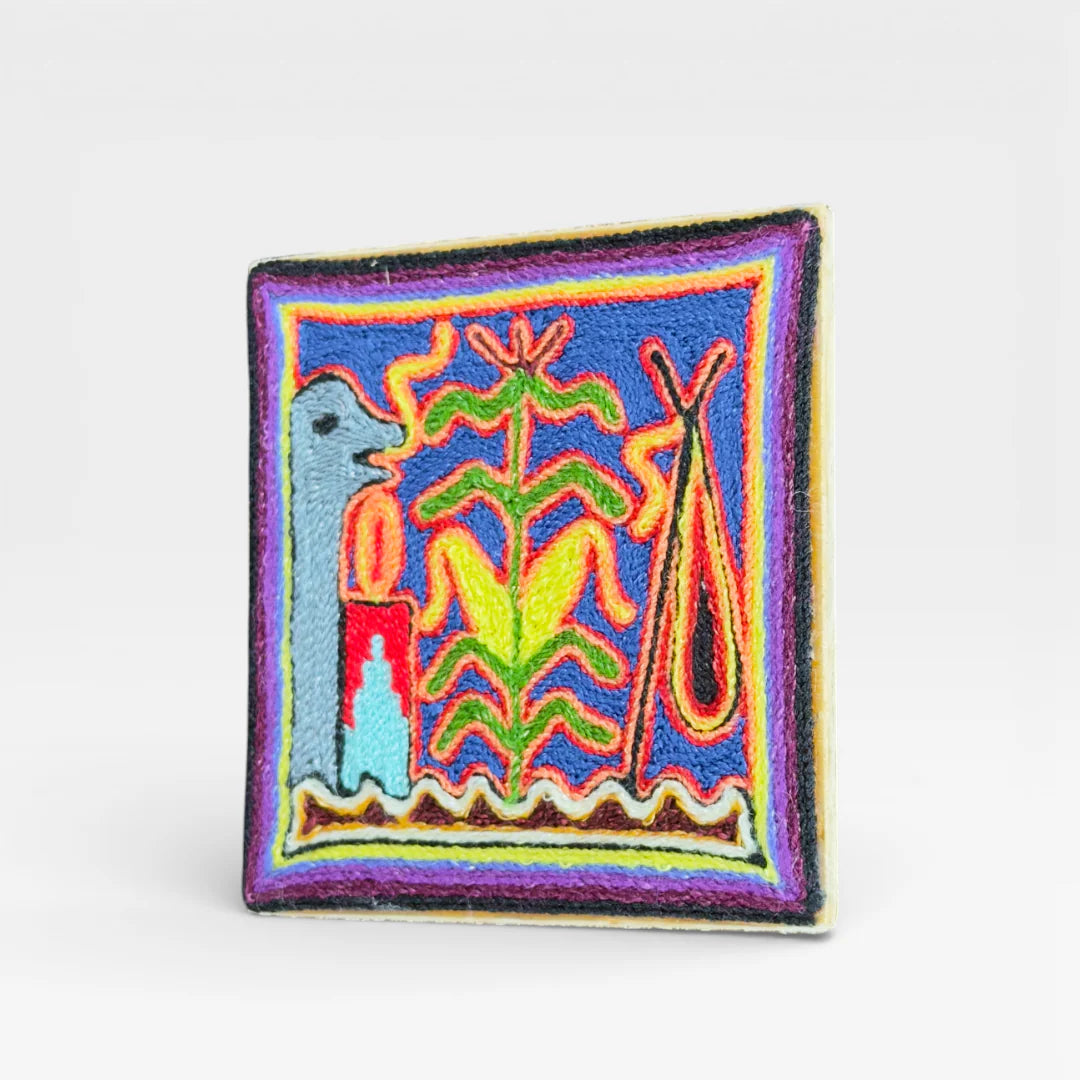 Cuadro de Chaquira Huichol: Simbolismo Maíz y Venado, Azul y Verde Vibrante.