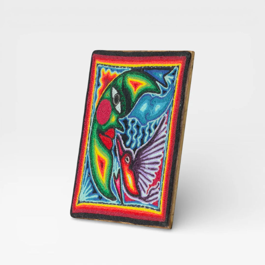 Cuadros Arte Huichol: Luna Verde, Colibrí Morado, diseño cósmico azul con chaquira.