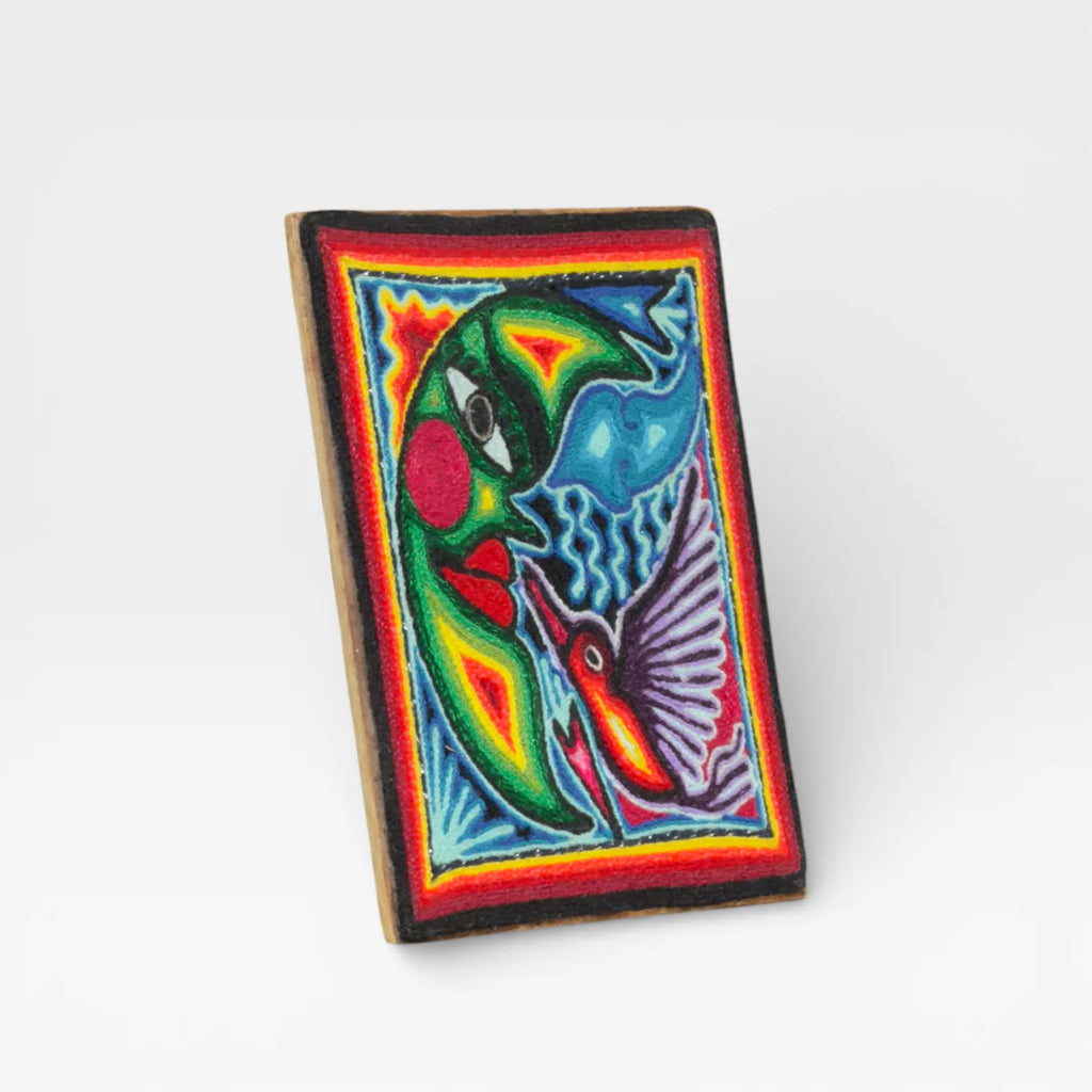 Cuadros Arte Huichol: Luna Verde, Colibrí Morado, diseño cósmico azul con chaquira.