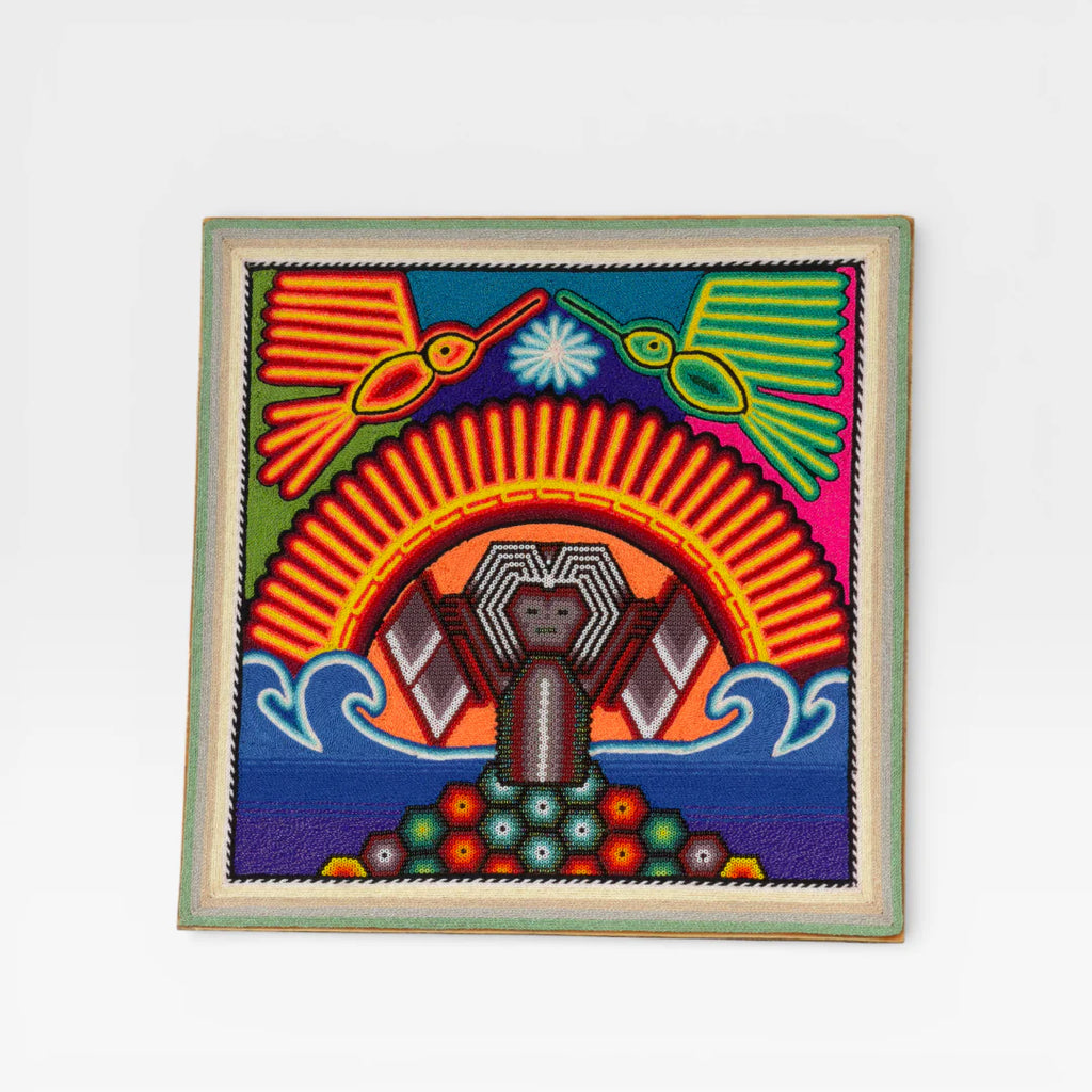 Cuadro Arte Huichol de Chaquira: Sol Radiante, Colibríes y Figura Mítica, Azul y Naranja.