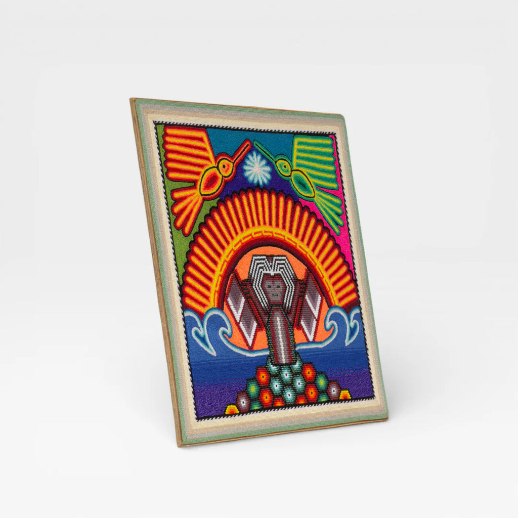 Cuadro Arte Huichol de Chaquira: Sol Radiante, Colibríes y Figura Mítica, Azul y Naranja.