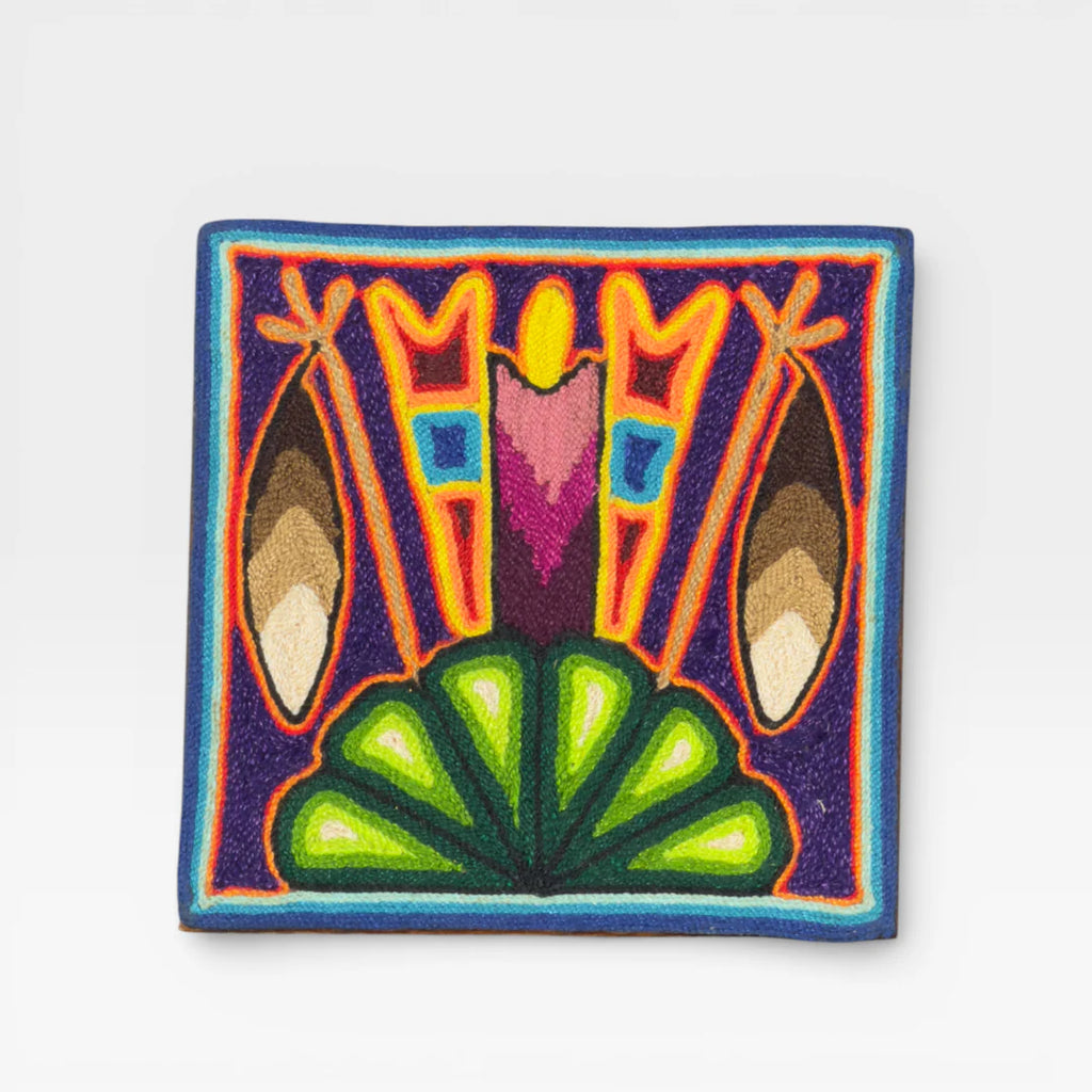 Cuadro de Chaquira: Arte Huichol Wixárika Púrpura, Verde y Magenta con Patrón Simbólico