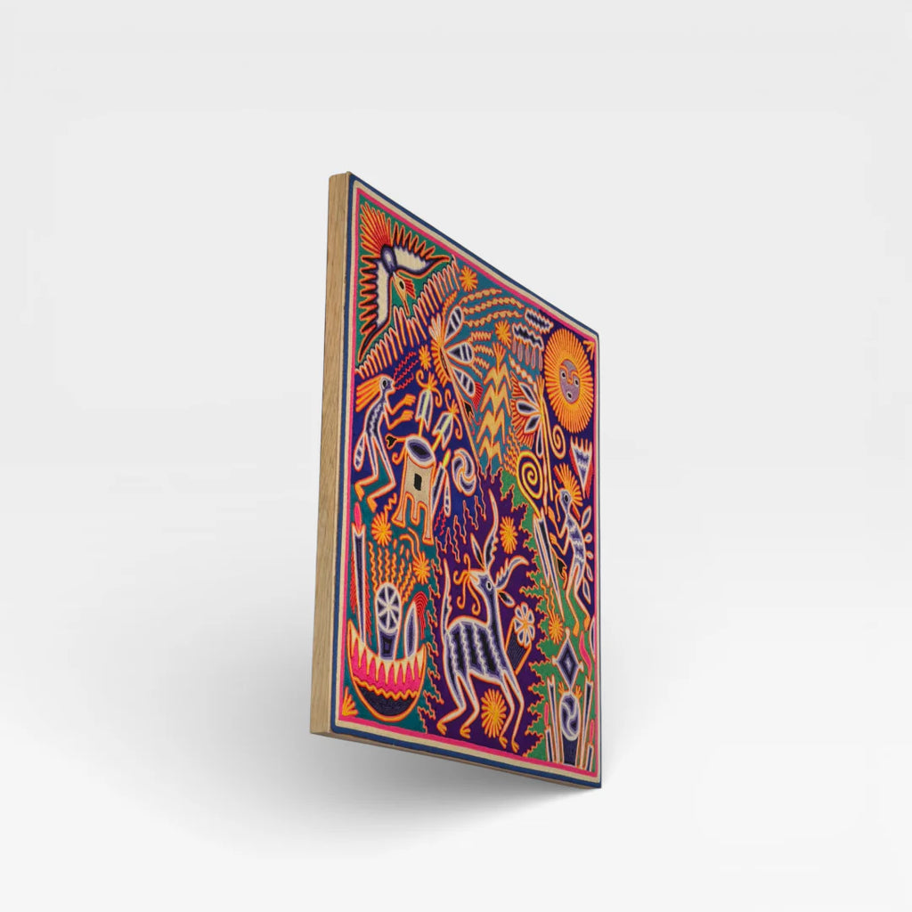 Cuadro de Arte Wixárika con Chaquira: Narrativa Ritual Azul Noche, Amarillo Oro y Verde