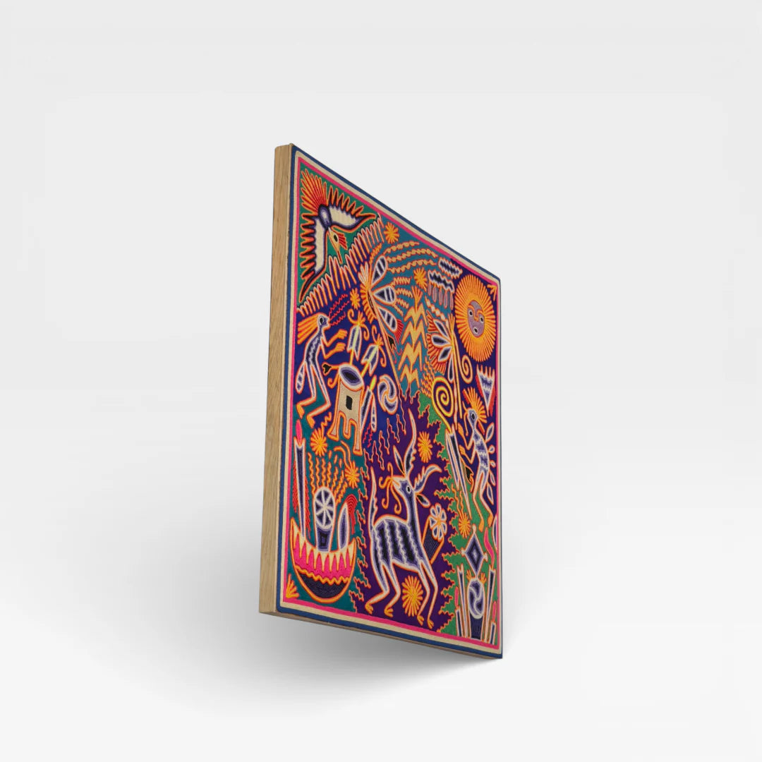 Cuadro de Arte Wixárika con Chaquira: Narrativa Ritual Azul Noche, Amarillo Oro y Verde