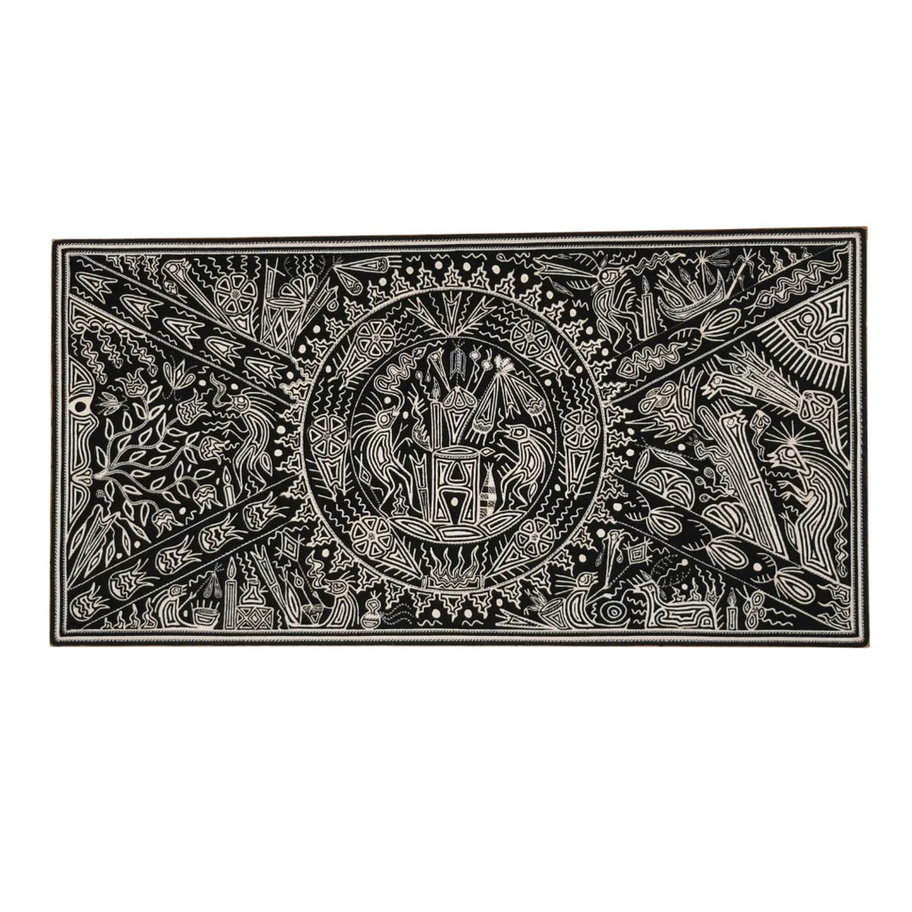 Cuadros Arte Huichol de Chaquira: Ceremonia Ancestral Blanco y Negro con Iconografía Circular.