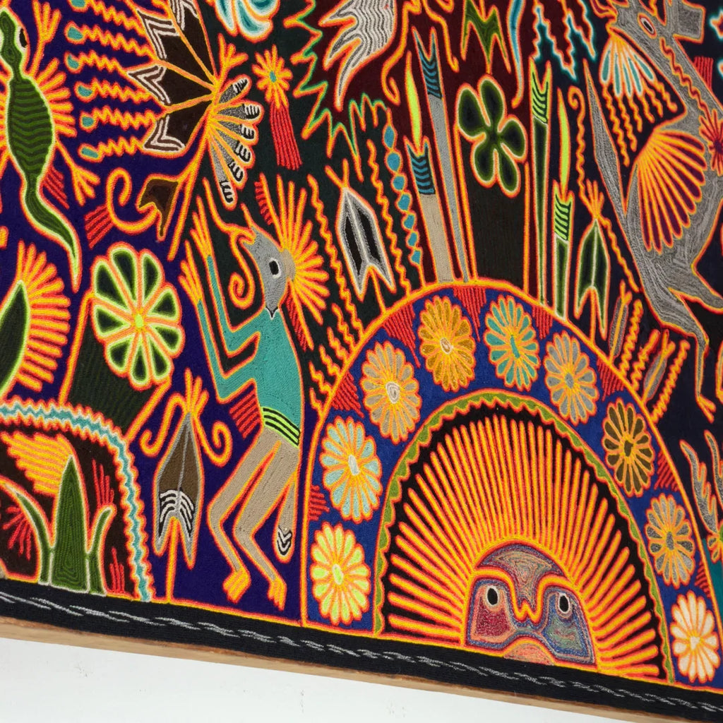 Cuadro de Arte Huichol de Chaquira: Símbolos Sagrados Azul Oscuro, Naranja y Amarillo