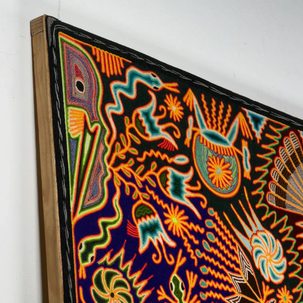Cuadro de Arte Huichol de Chaquira: Símbolos Sagrados Azul Oscuro, Naranja y Amarillo