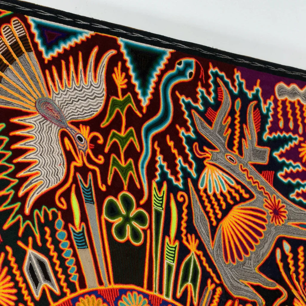 Cuadro de Arte Huichol de Chaquira: Símbolos Sagrados Azul Oscuro, Naranja y Amarillo