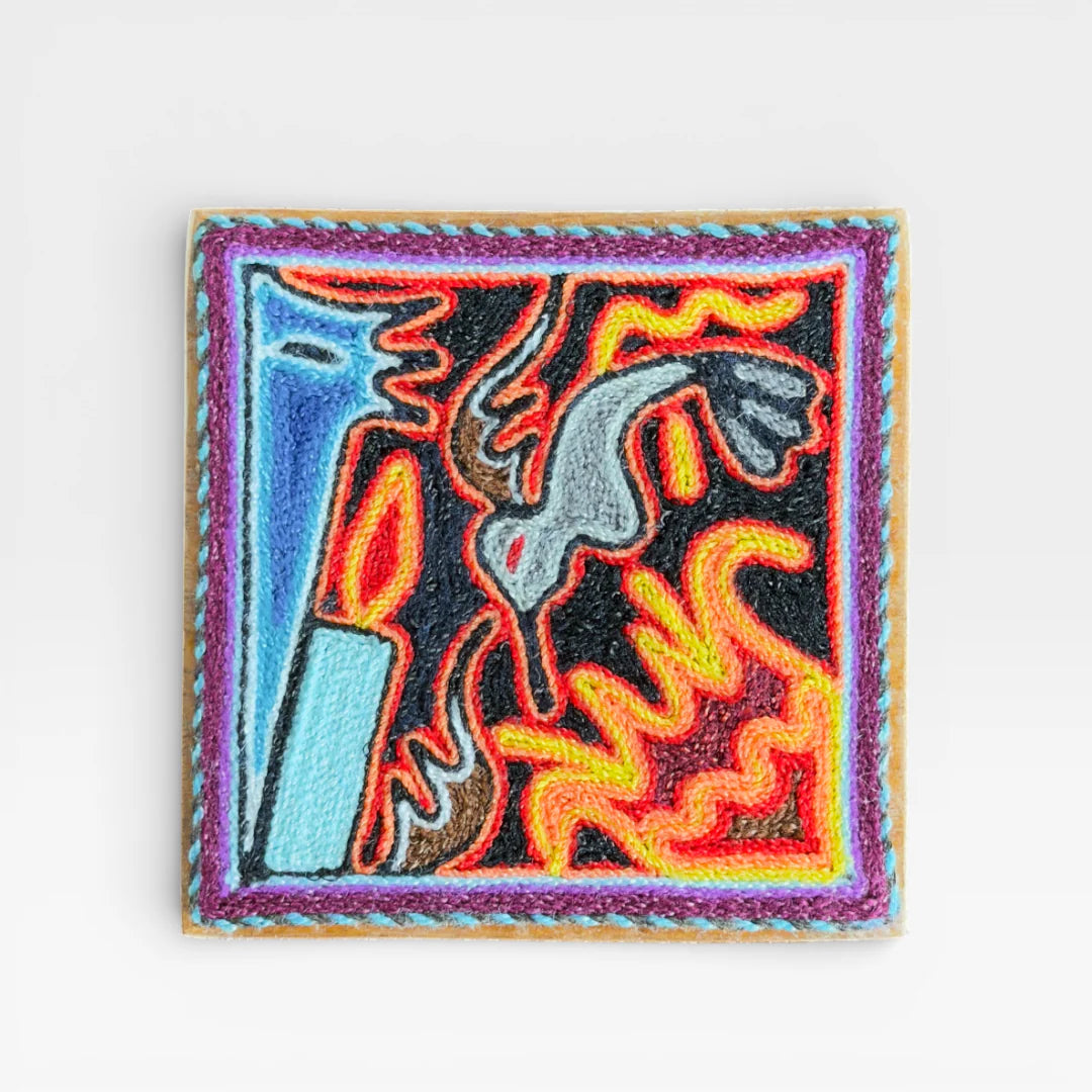 Cuadro de Arte Wixárika: Ave Mítica, Flamas y Figura Azul, Naranja y Negro.