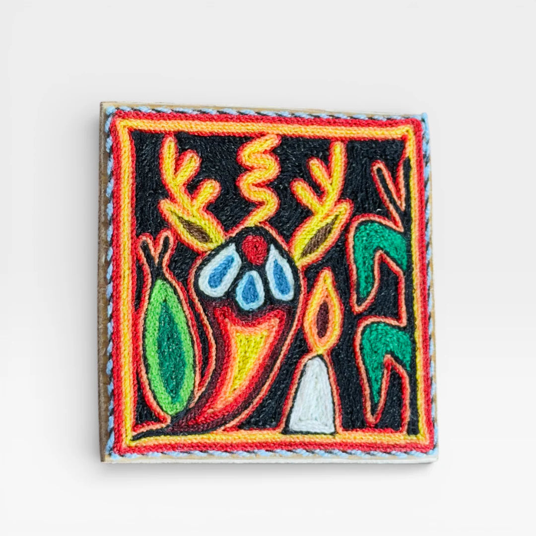 Cuadro Arte Huichol de Chaquira: Venado Sagrado Rojo, Amarillo y Negro, Símbolos Wixárika