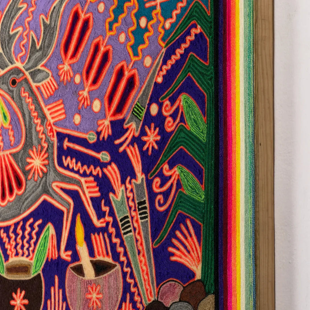 Cuadro de Chaquira Huichol: Venado Gris, Violeta y Rojo con Patrones Sagrados