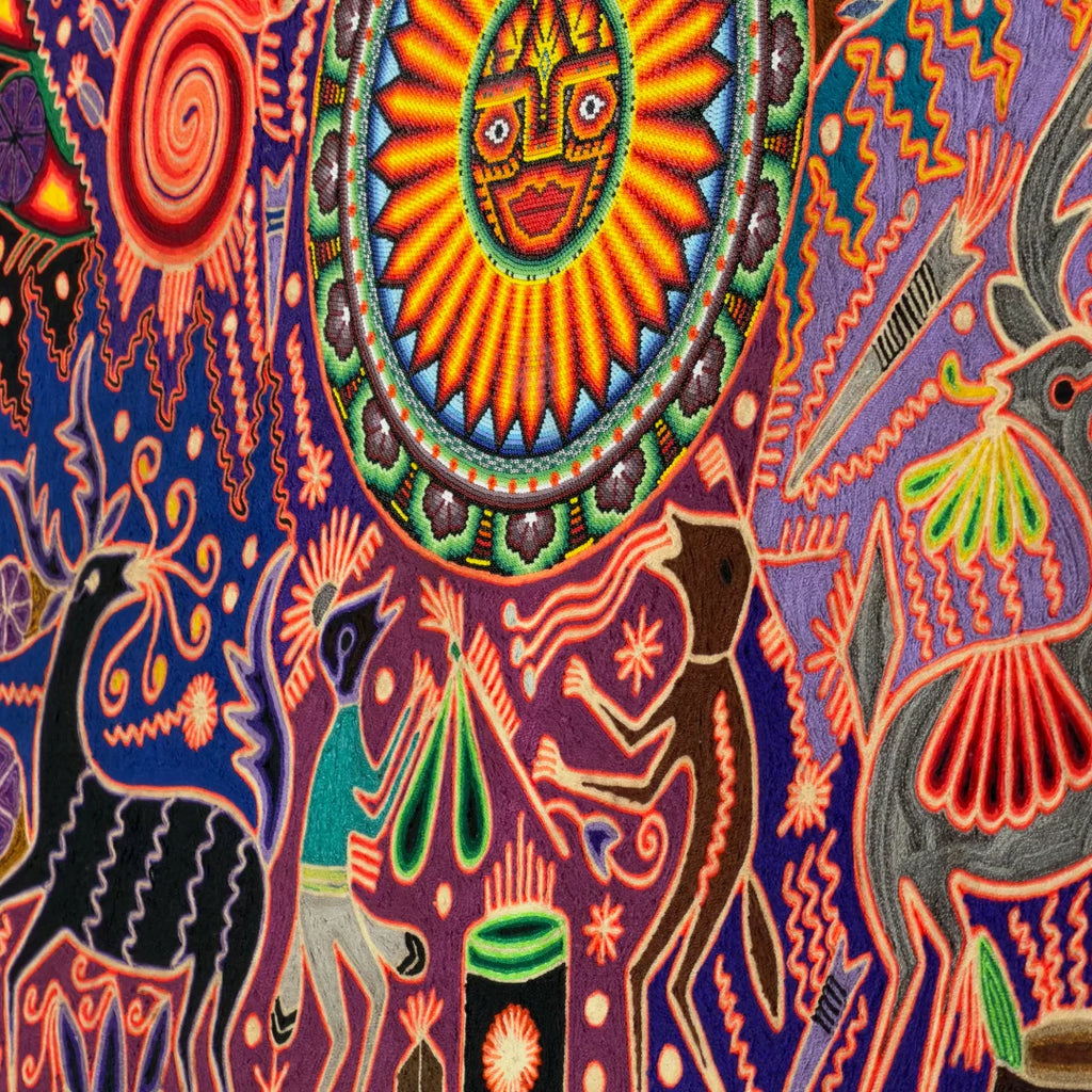 Cuadro de Chaquira Huichol: Venado Gris, Violeta y Rojo con Patrones Sagrados