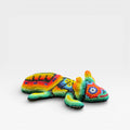 Figura de Chaquira Huichol: Camaleón verde, naranja y azul con diseño de Ojo de Dios.