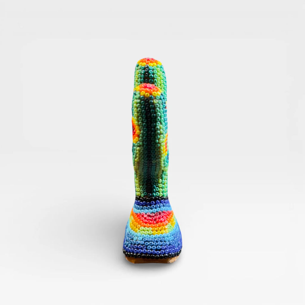 Figura de Chaquira: Cactus Verde, Naranja y Azul con Círculos Vibrantes, Arte Huichol.