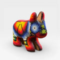 Figuras de Chaquira: Burro de Arte rojo, azul y amarillo con vibrante diseño de ojos.