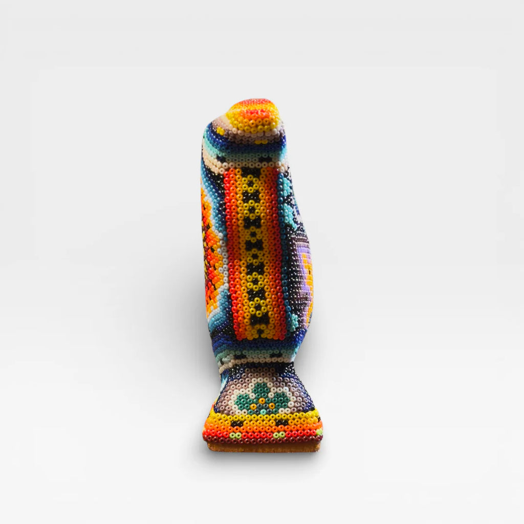 Figura de Chaquira Huichol: Búho con Venado Amarillo, Azul Turquesa, Arte Wixárika