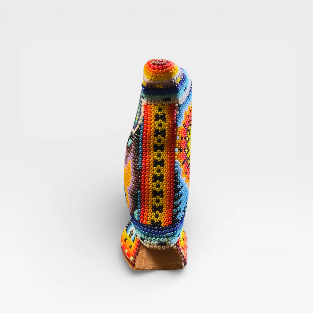 Figura de Chaquira Huichol: Búho con Venado Amarillo, Azul Turquesa, Arte Wixárika