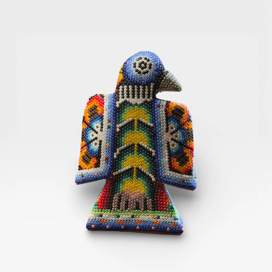 Figura de Chaquira Huichol: Pájaro Azul, Amarillo y Naranja con Intrincado Patrón Geométrico